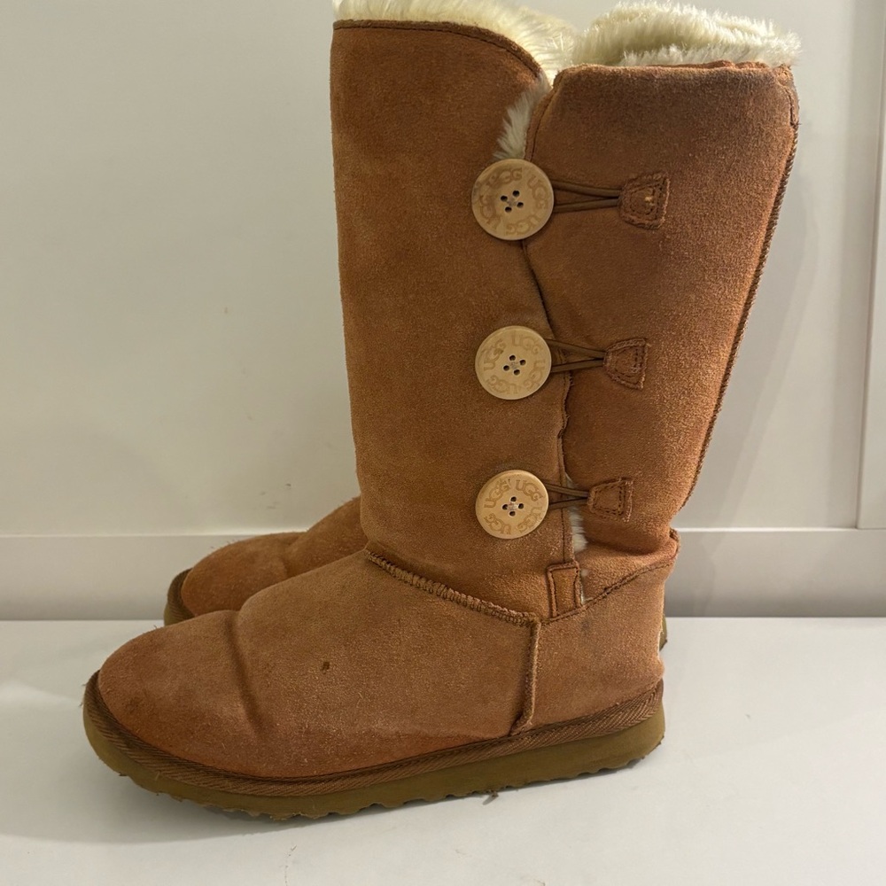UGG Bailey Button Triplet II Boot. - Picture 2 of 13